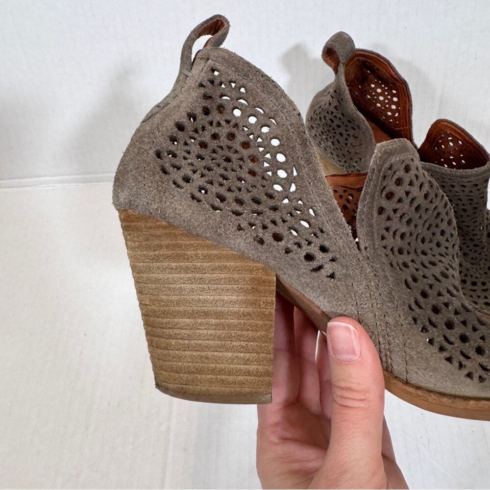 Jeffrey Campbell Brown Laser Cut Stacked Wood Ankle Boots Womens 9 Booties Fall - Picture 12 of 13